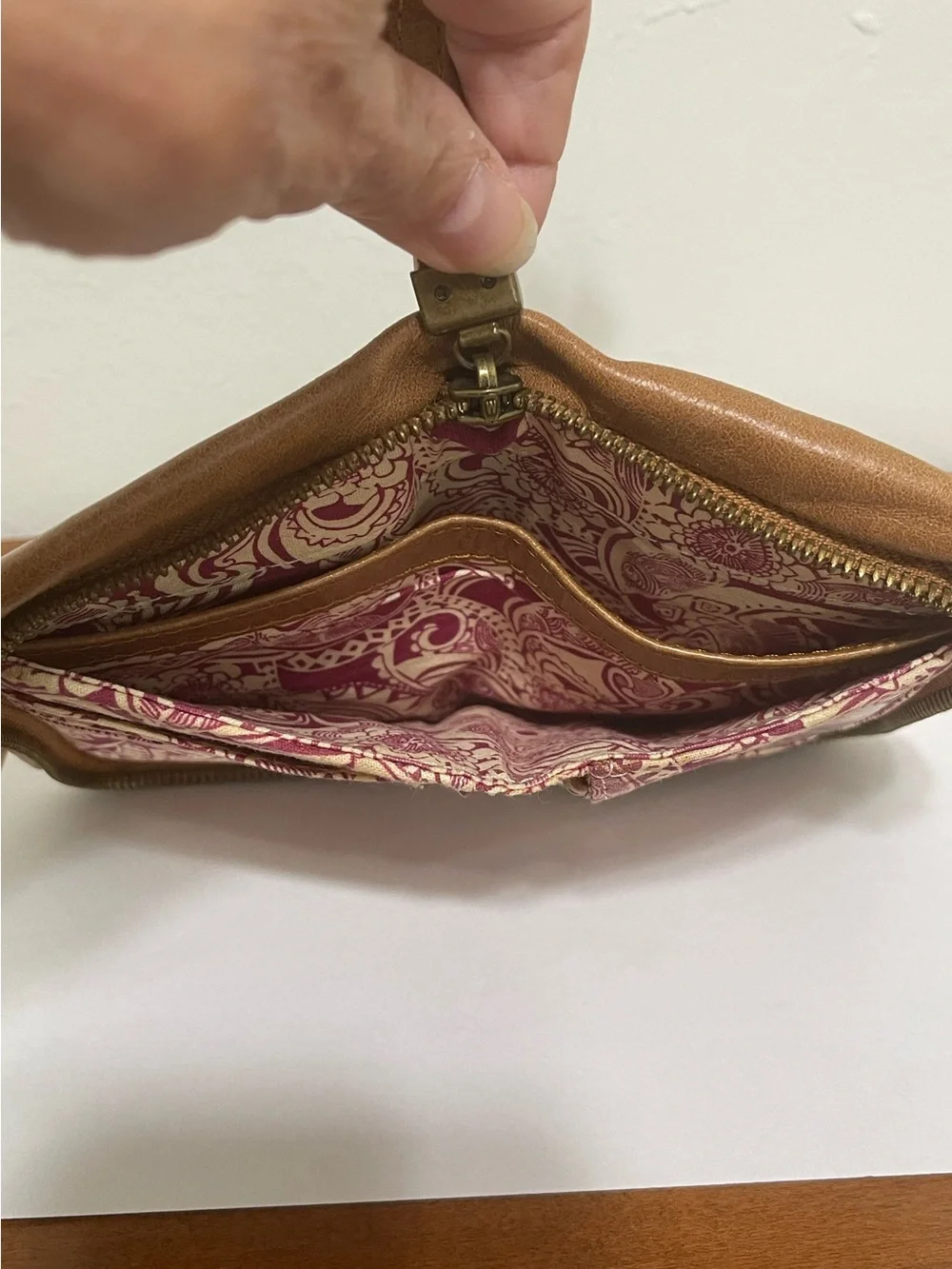 Hobo Tan Leather Wristlet Wallet Zip Around Multi Pockets Zip Pocket Neutral